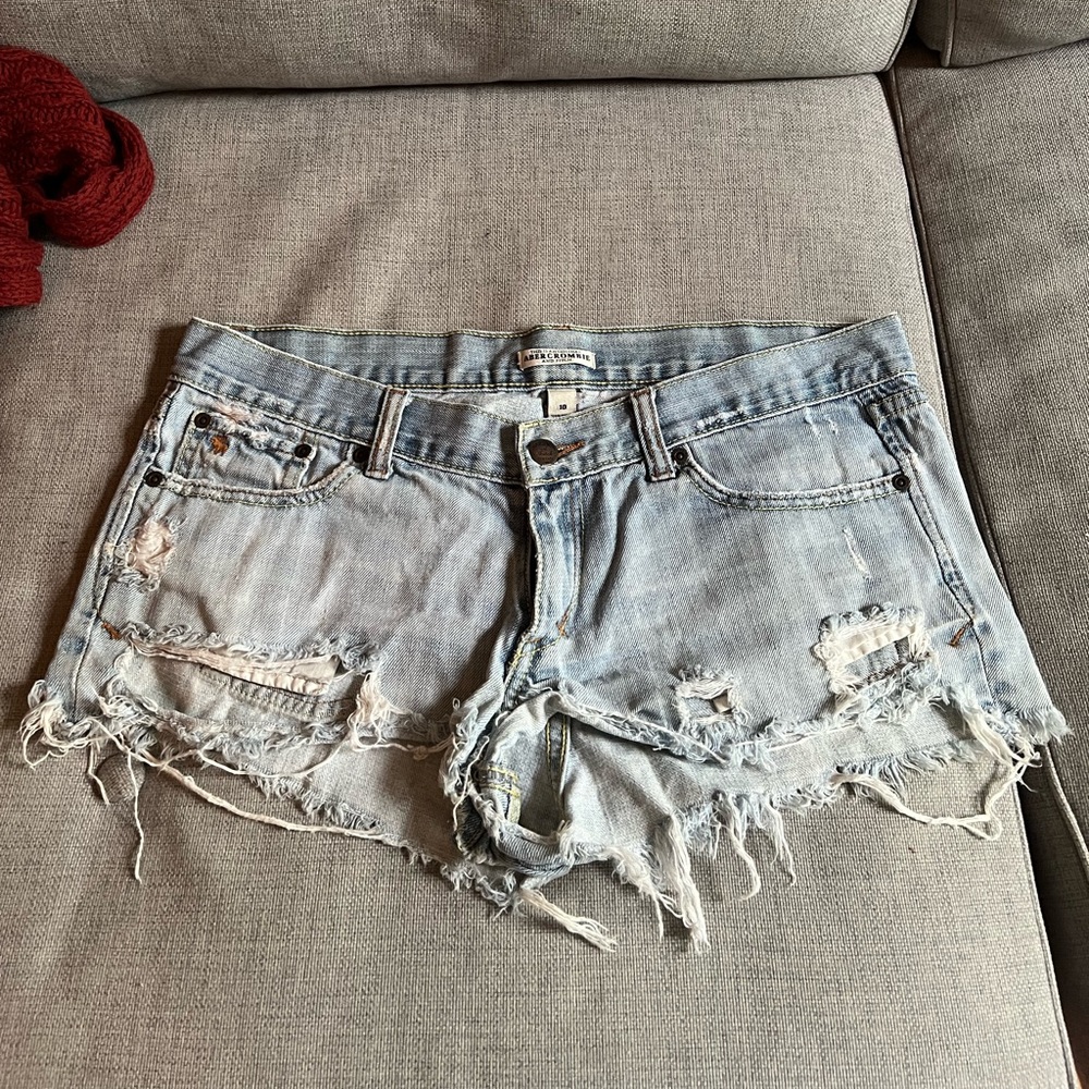 BOGO Sale Abercrombie & Fitch distressed shorts 🧢.